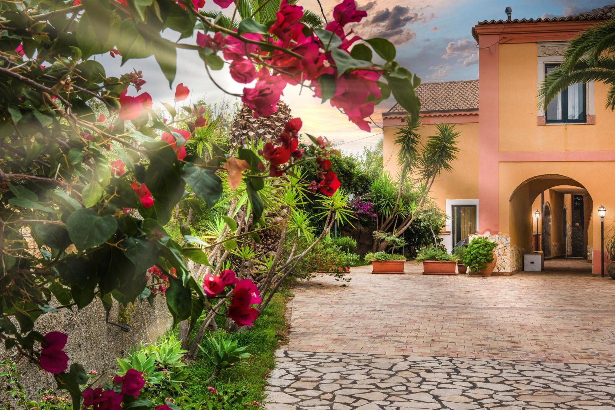 Casale Romano Resort E Relais Мотта-Камастра Экстерьер фото