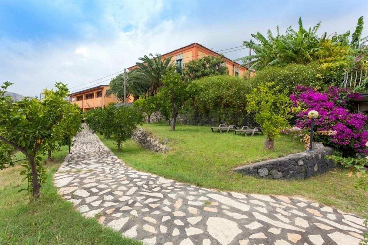 Casale Romano Resort E Relais Мотта-Камастра Экстерьер фото